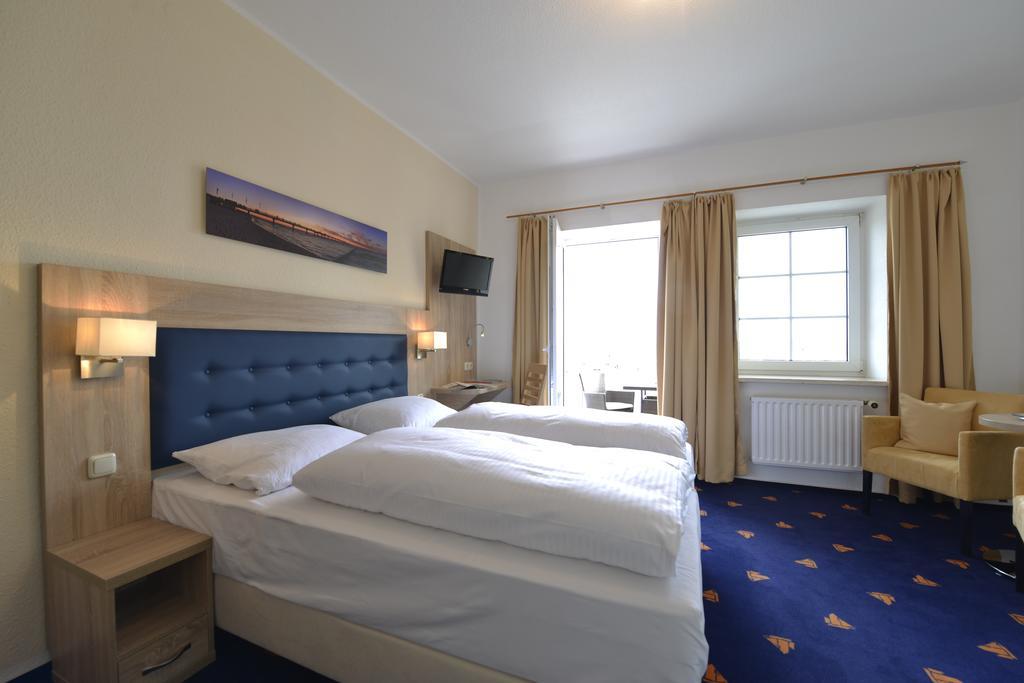 Hotel Boddenhus Garni Zingst Buitenkant foto