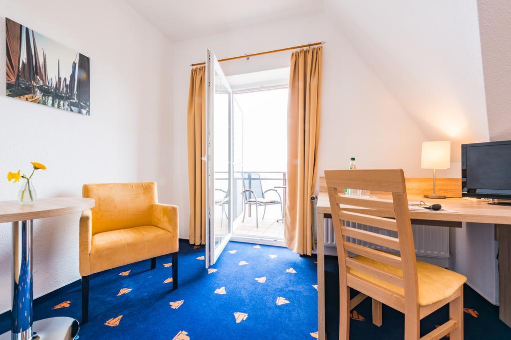 Hotel Boddenhus Garni Zingst Buitenkant foto