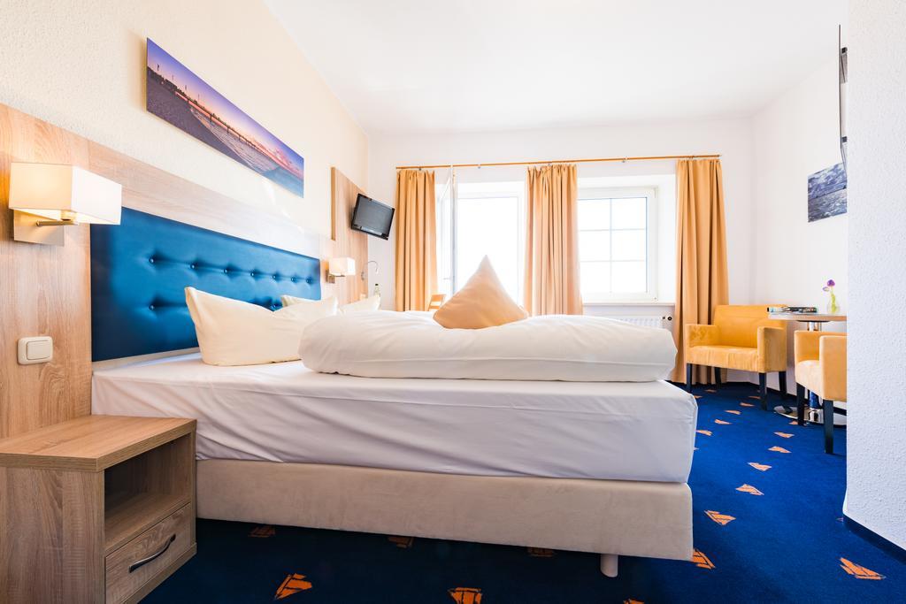 Hotel Boddenhus Garni Zingst Buitenkant foto