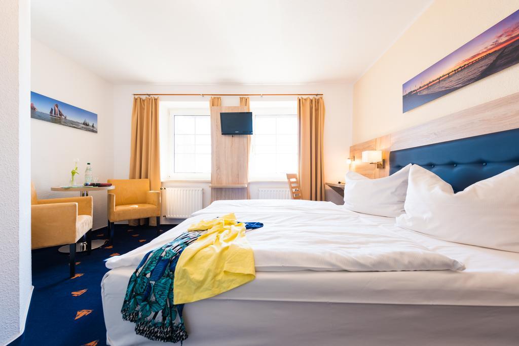 Hotel Boddenhus Garni Zingst Buitenkant foto