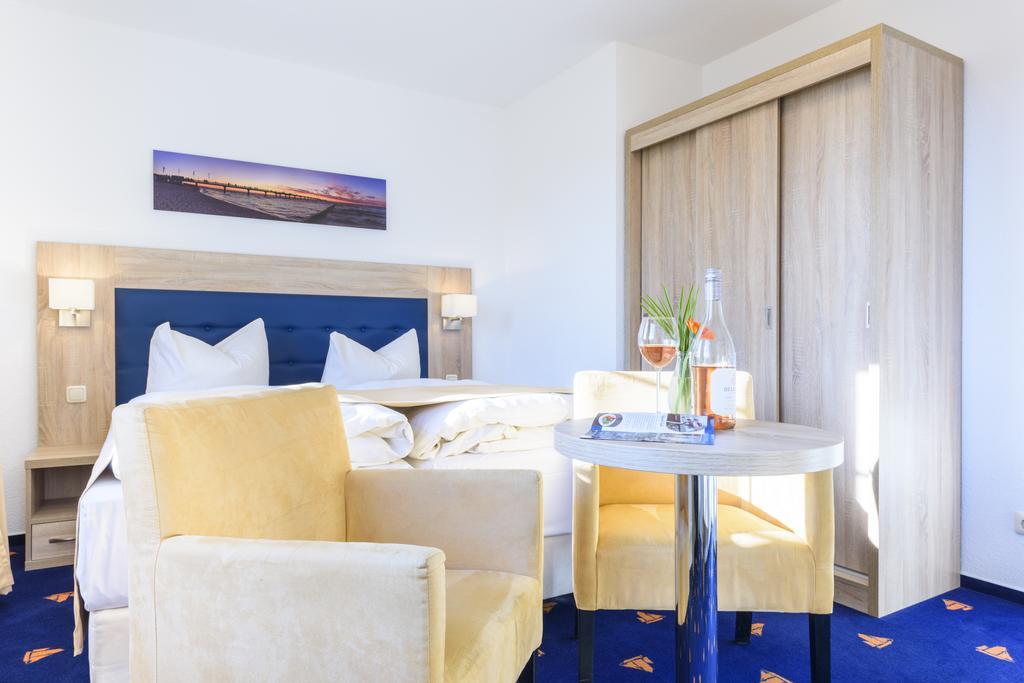 Hotel Boddenhus Garni Zingst Buitenkant foto